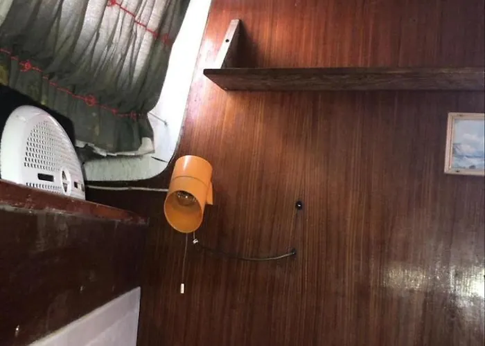 Yacht - Without Shower Úszó hotel