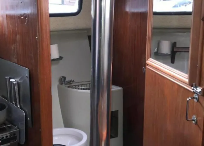 Yacht - Without Shower Úszó hotel